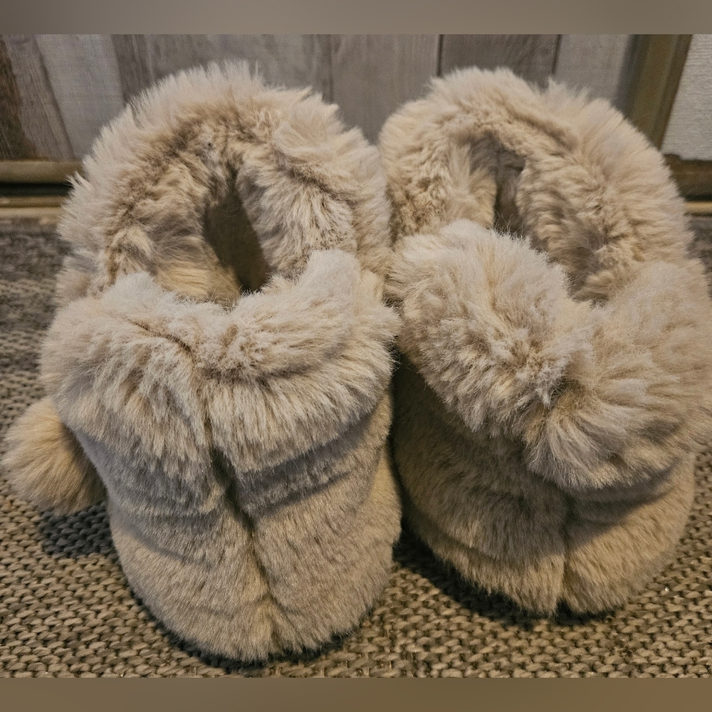 Fatface Super Soft Cream Boots. Medium - Picture 3 of 8